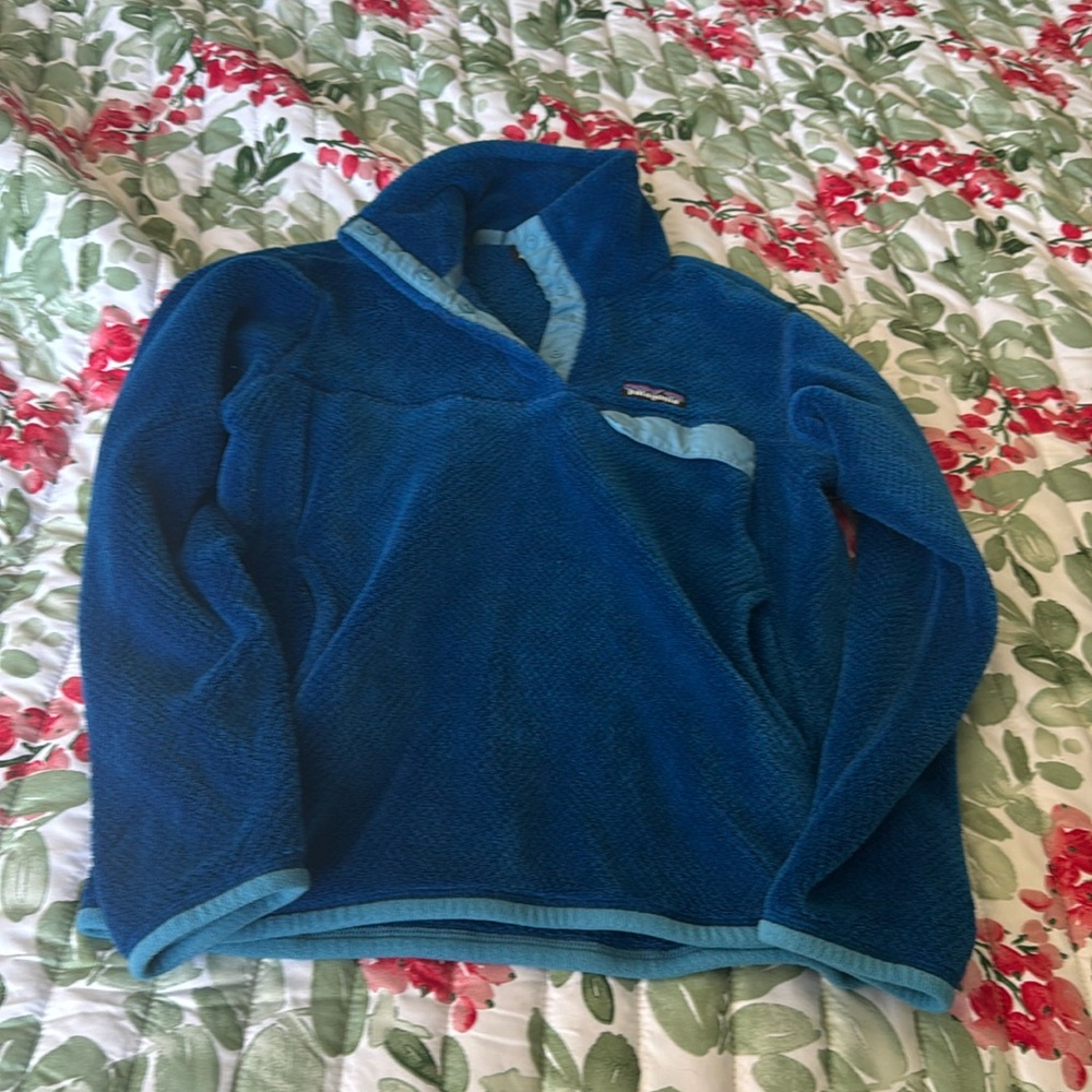 Patagonia Women’s size S pullover